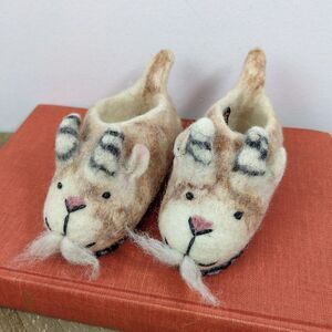 Hand made Felt baby shoes Goats 16/17